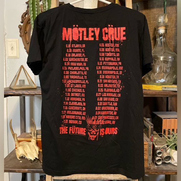 Mötley Crüe The Future Is Ours Tour 2022 Black Shirt EUC Size M/L Two Sided - Picture 3 of 4